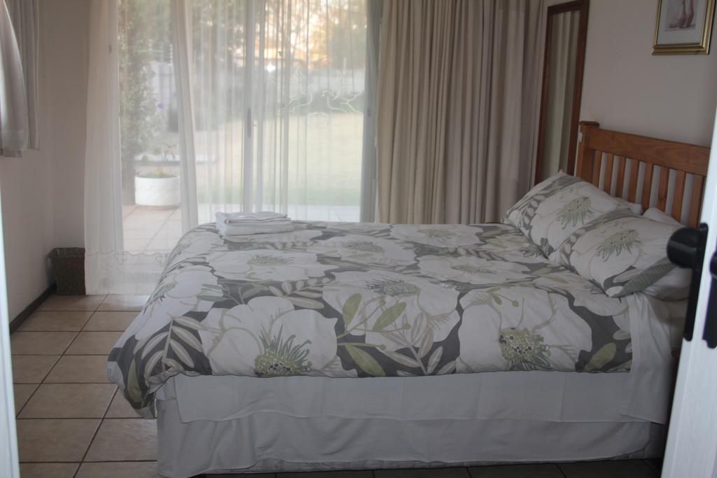 Dove'S Nest Guest House Kempton Park Exterior foto